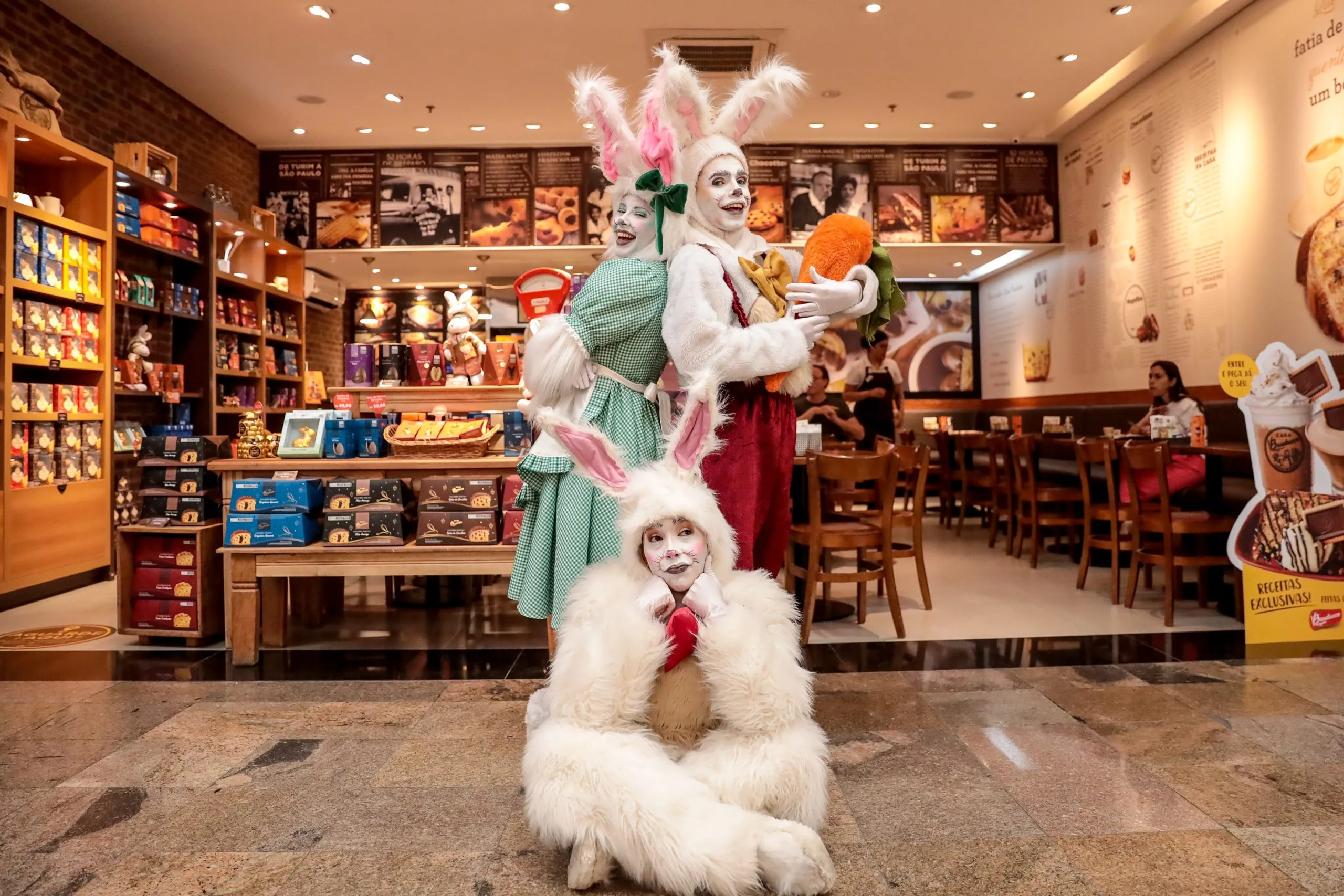 Toca do Coelho Encanta Crianças no Mogi Shopping