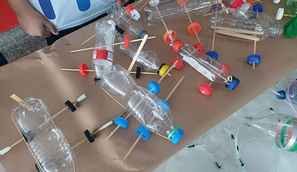 Na Mostra foram expostos projetos, como terrários, brinquedos feitos com material reciclado e apresentações de trabalhos feitos pelos estudantes. Foto: Divulgação/PMMC