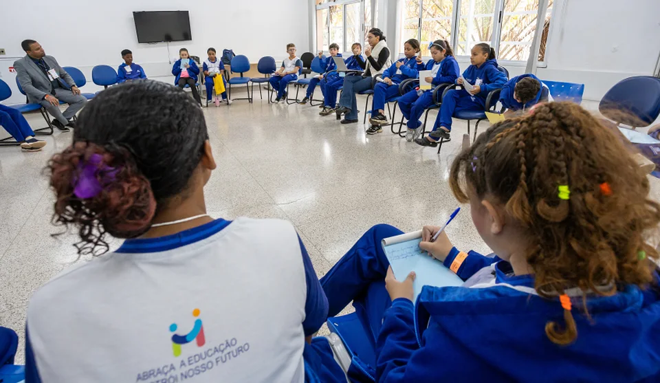 Os paineis foram mediados por representantes das equipes gestoras das escolas participantes. Foto: Divulgação/PMMC