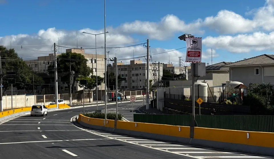 Novos locais de fiscalização eletrônica fora definidos por estudos que consideram as características da via, a prevenção de acidentes, a segurança de motoristas e pedestres. Foto: Divulgação/PMMC
