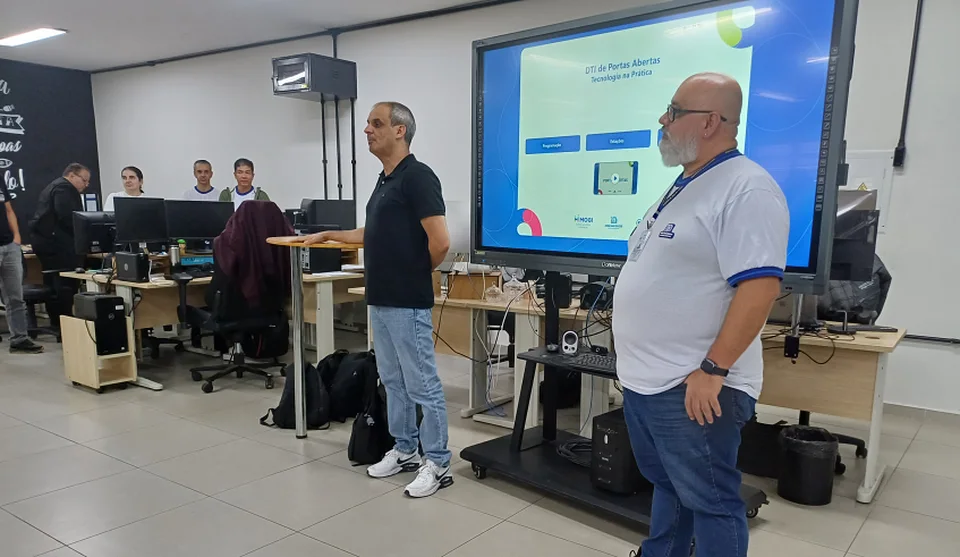O diretor do departamento, Rafael Brambilla, ressaltou a importância de abrir as portas para mostrar o trabalho desenvolvido. Foto: Divulgação/PMMC