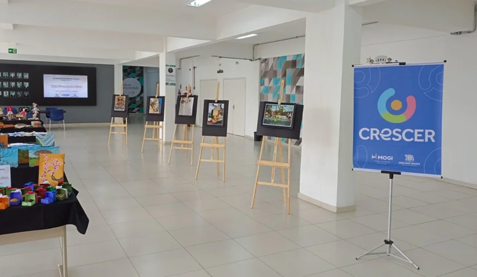 O evento contou ainda com a exposição de trabalhos desenvolvidos nos cursos e oficinas oferecidas pelo CRESCER. Foto: Divulgação/PMMC