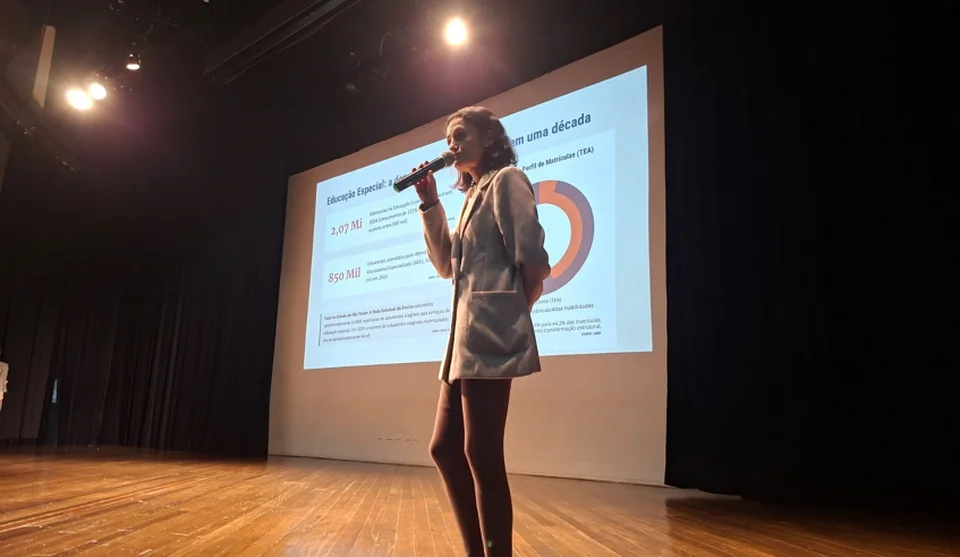 Uma das palestrantes foi a diretora de Educação Especial e Inclusão da Secretaria da Educação do Estado de São Paulo, Maraína Alves Fernandes de Aguiar. Foto: Divulgação/PMMC