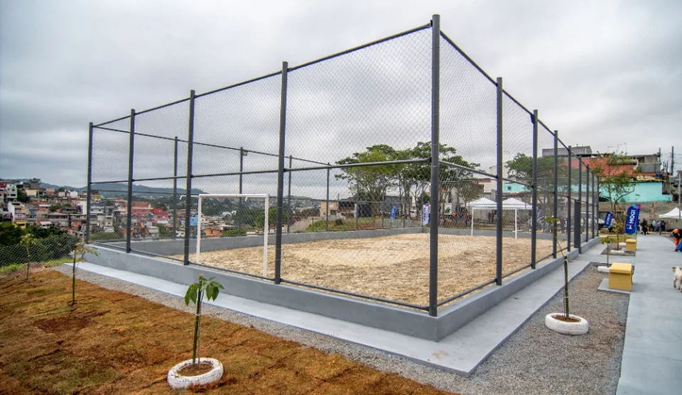A Prefeitura entregou nesta quarta-feira um espaço adequado para a prática esportiva, recreação e integração comunitária no Jardim Margarida. Foto: Divulgação/PMMC