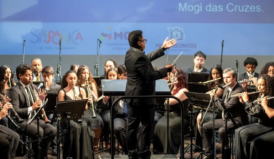 A programação contou com a apresentação da Banda Sinfônica Infantojuvenil de Mogi das Cruzes, sob regência do maestro Lélis Gerson, diretor artístico do projeto. Foto: Divulgação/PMMC