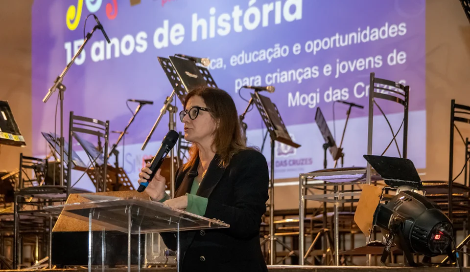 A prefeita destacou a importância da iniciativa, que leva o ensino de música para 14 mil estudantes da cidade. Foto: Divulgação/PMMC